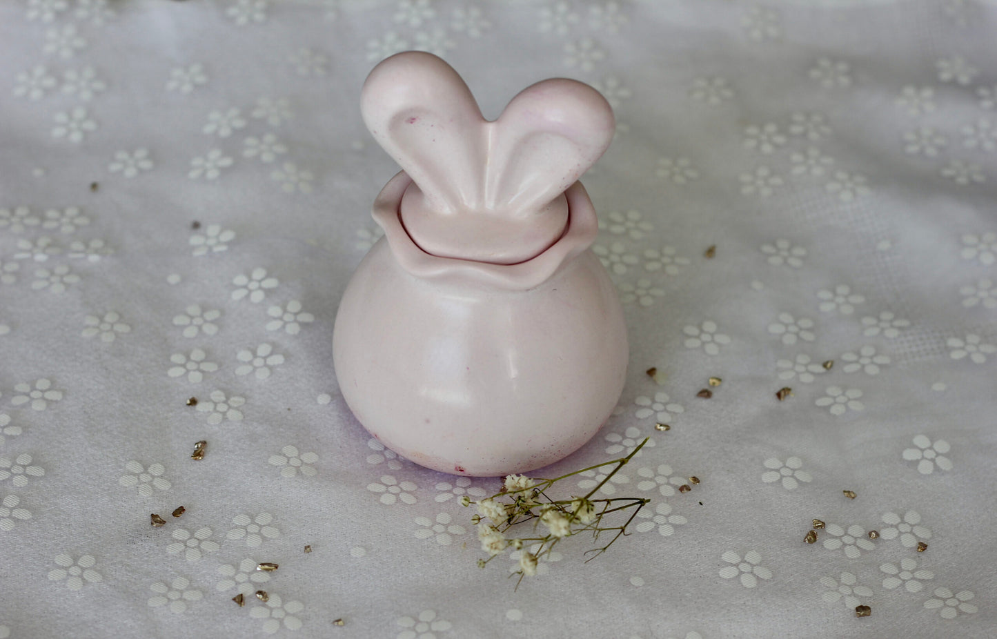 Bougie lapin - Parfum abricot-romarin