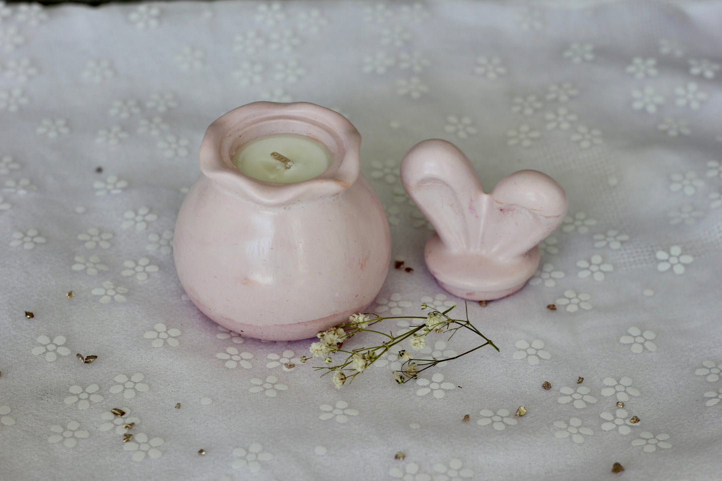 Bougie lapin - Parfum abricot-romarin